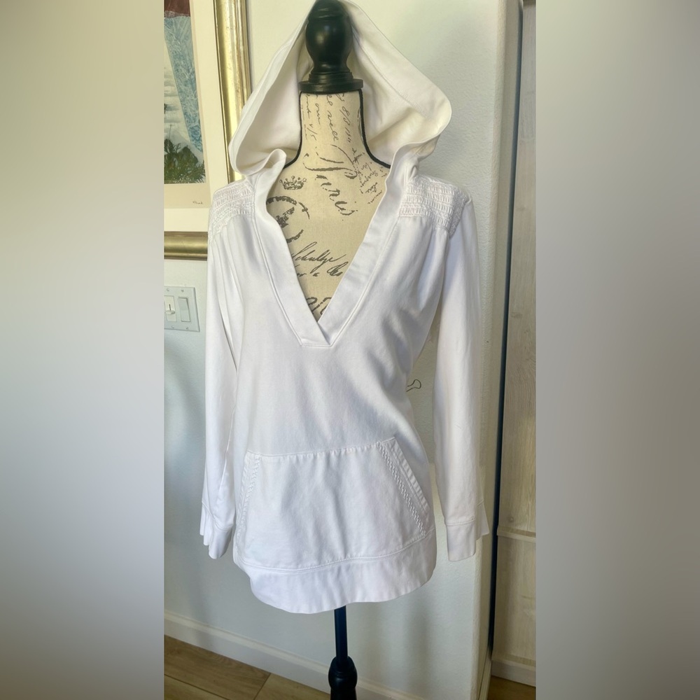 Venezia white deep v neck light sweatshirt with hood and pockets. Size 18/20.